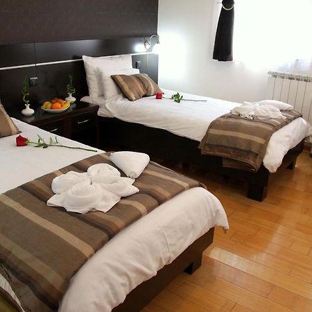 Hotel Novak Zvornik Buitenkant foto